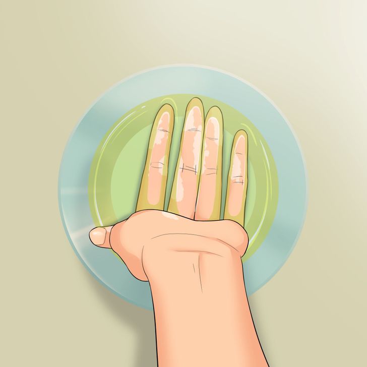Cómo quitar el pegamento que queda después de retirar una tirita